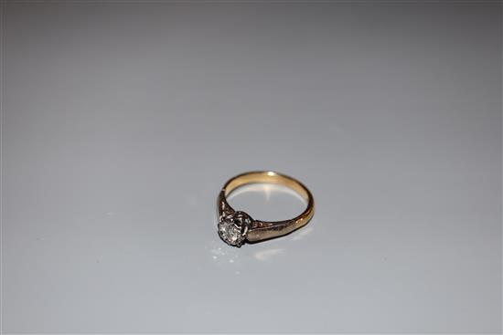 A modern 18ct gold and illusion set solitaire diamond ring, size M, gross 3.1 grams.